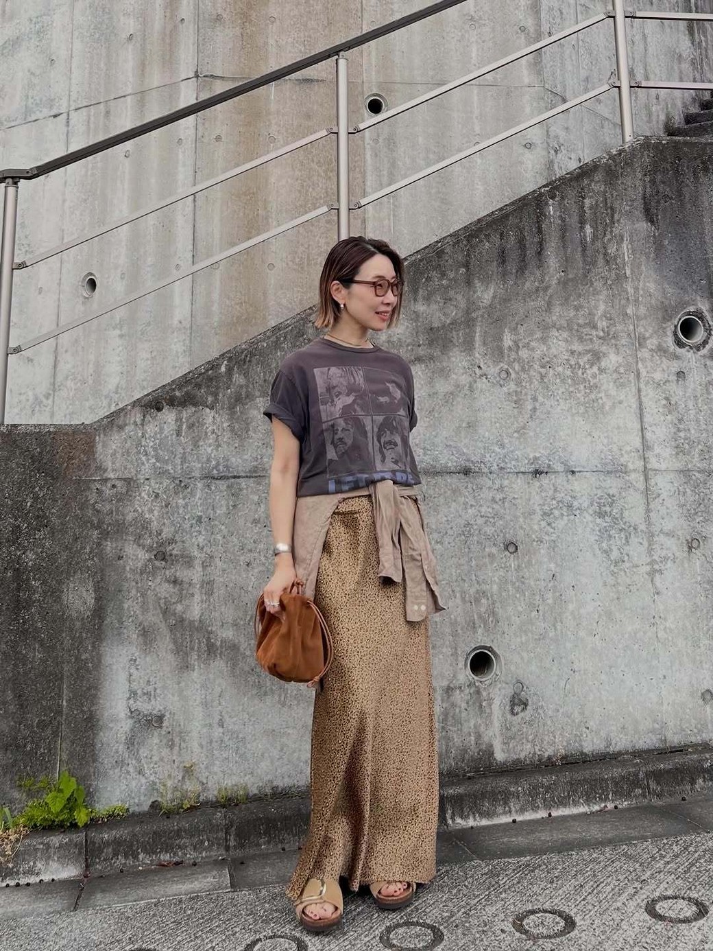シャツの腰巻きで簡単にすっきり見え！