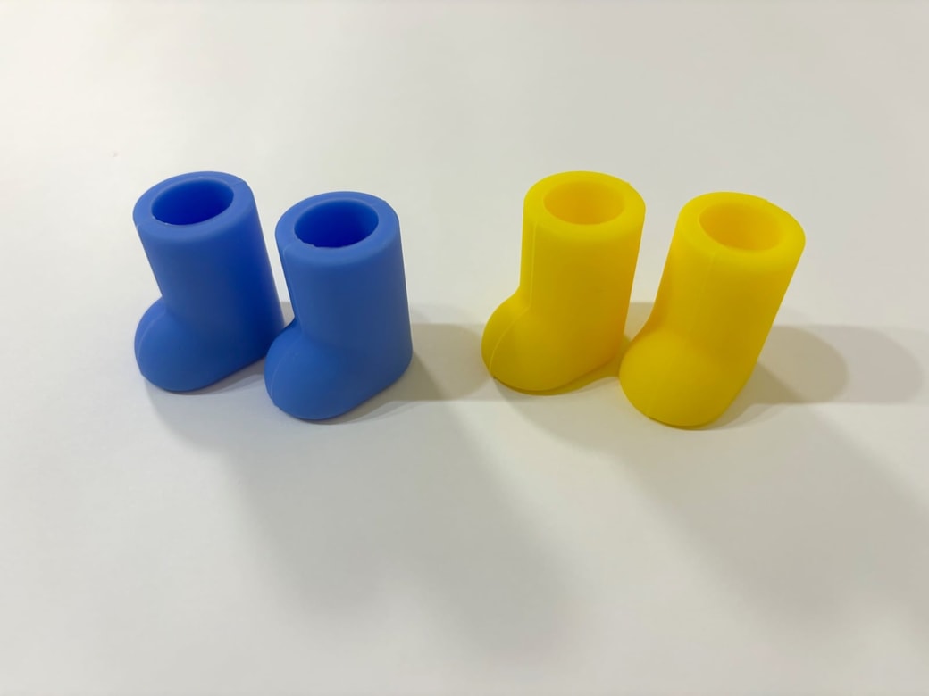 ブルーとイエローの2色展開