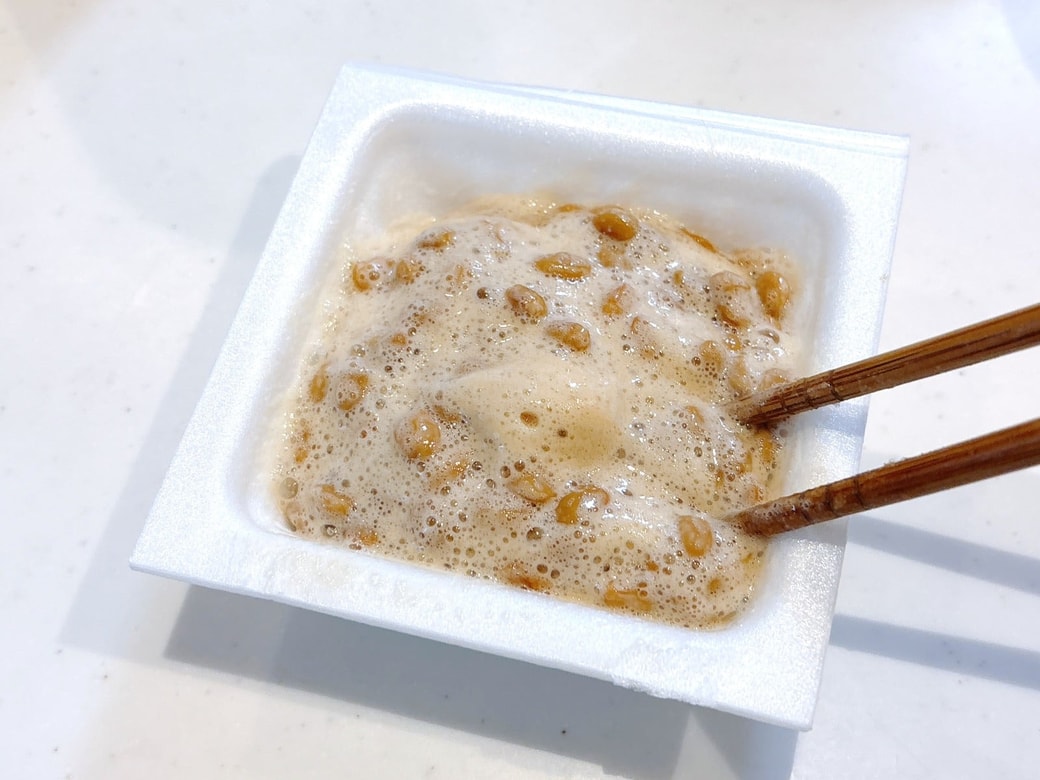 納豆が白く泡立った