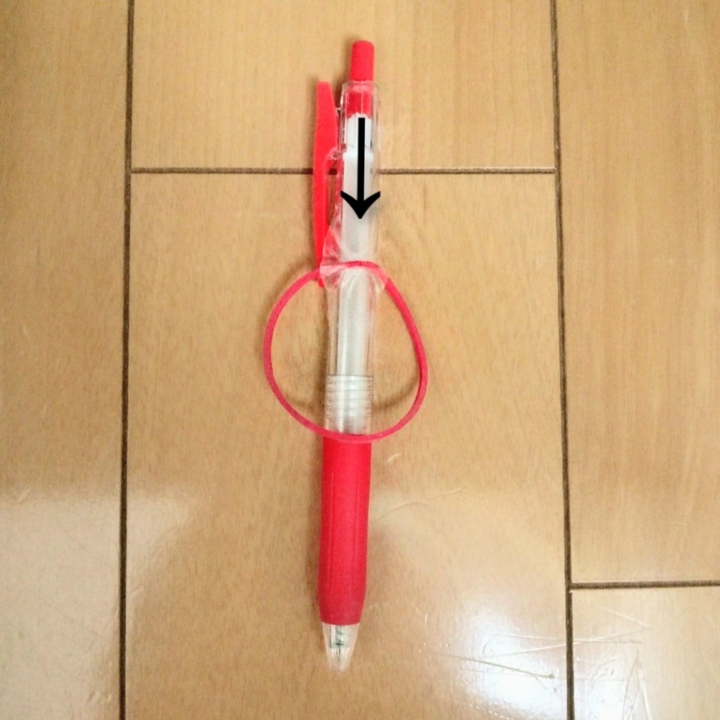 セロテープを貼ったボールペン
