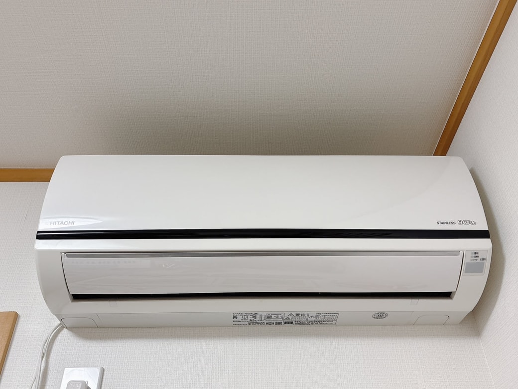 エアコンの外側も定期的に掃除しよう