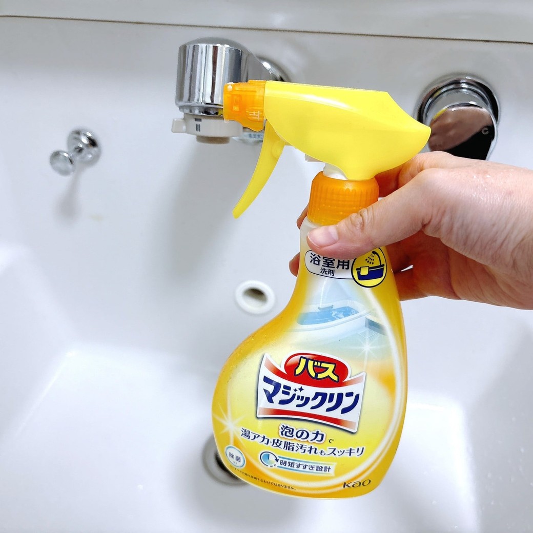 洗面台の排水口掃除は「バスマジックリン」で
