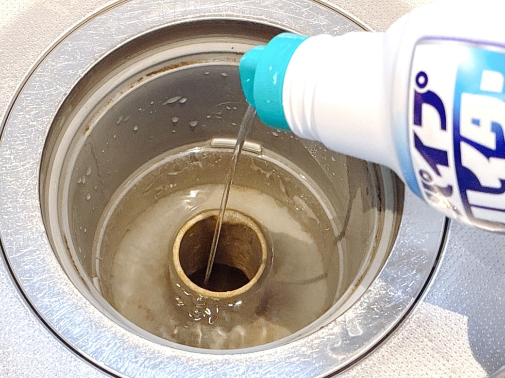 排水口にパイプハイターをかける