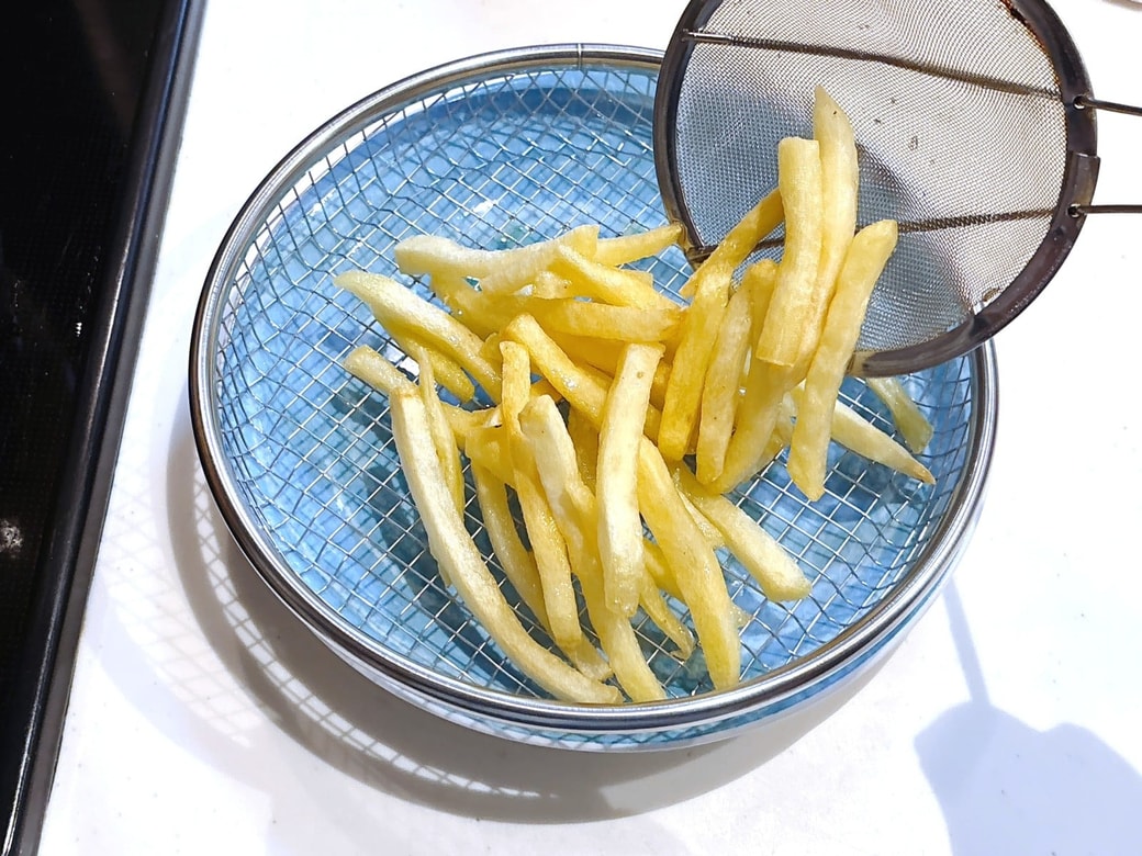 フライドポテトをのせてもこぼれにくい