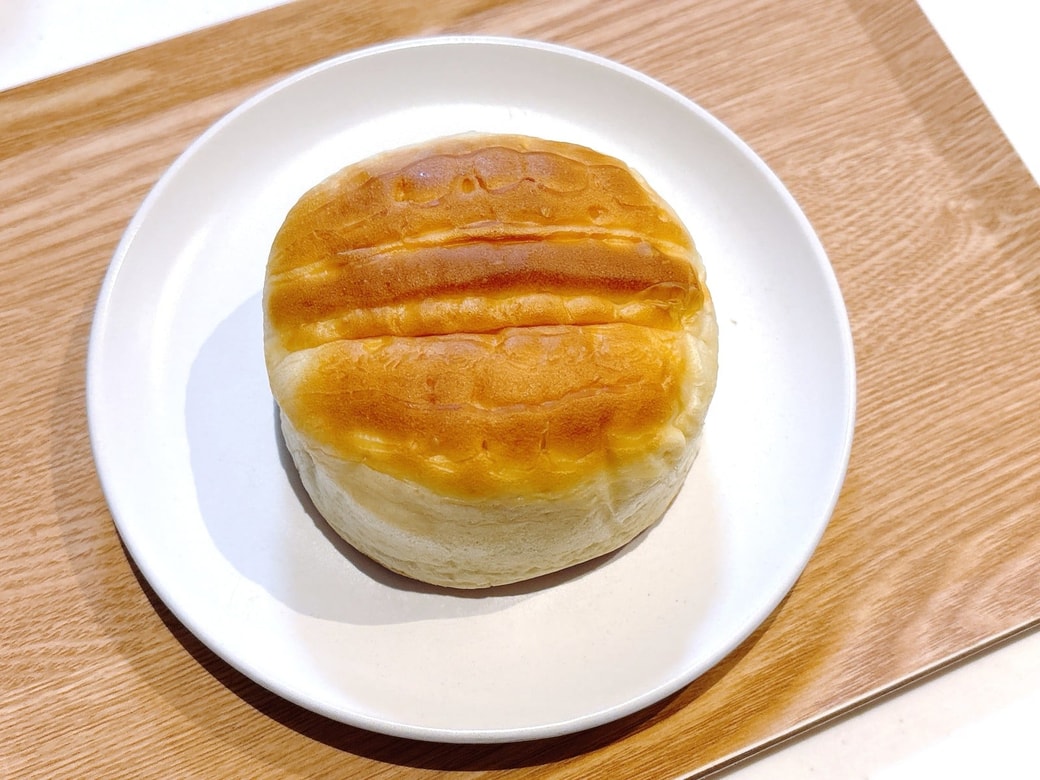 生地にクリームが練り込まれている