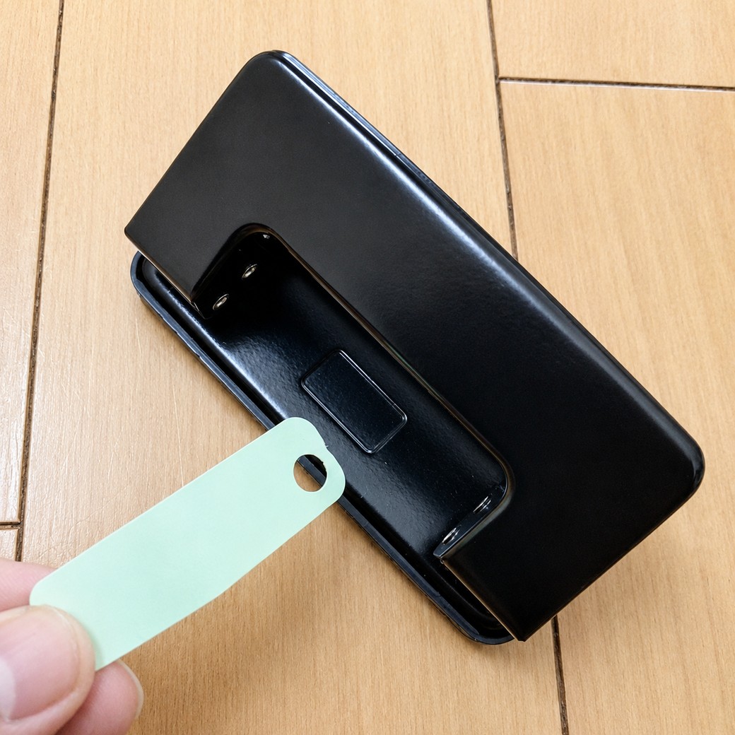 穴を開けたふせん