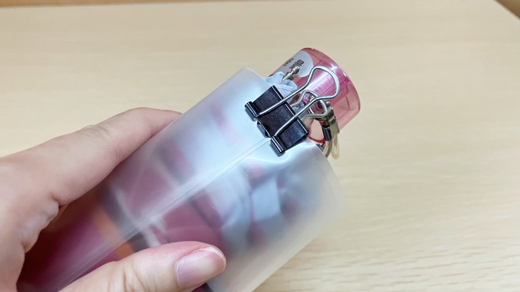ダブルクリップて固定している様子