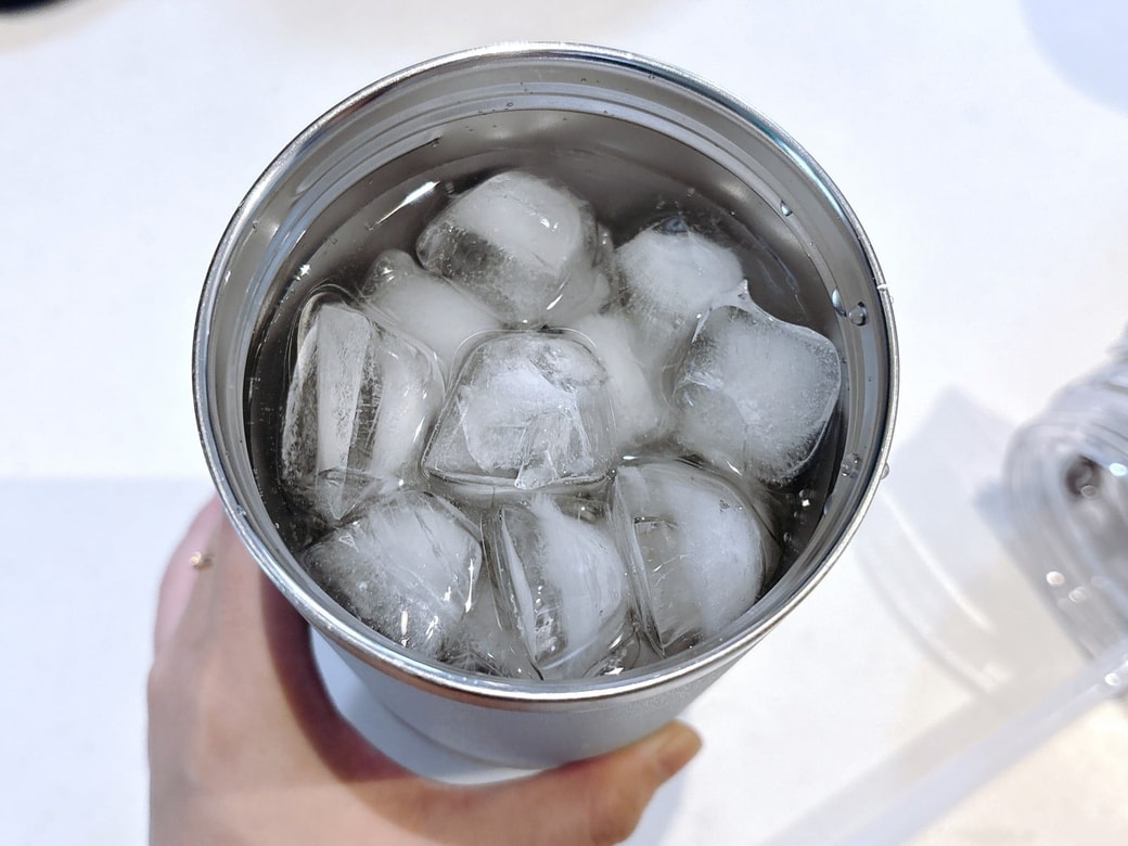 間口が広いので飲み物を注ぎやすい