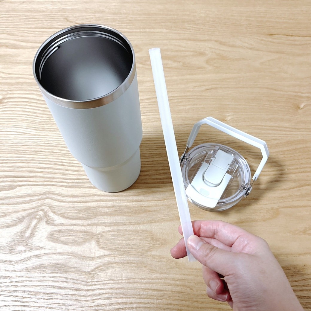 ストロー付きのタンブラーはめずらしい