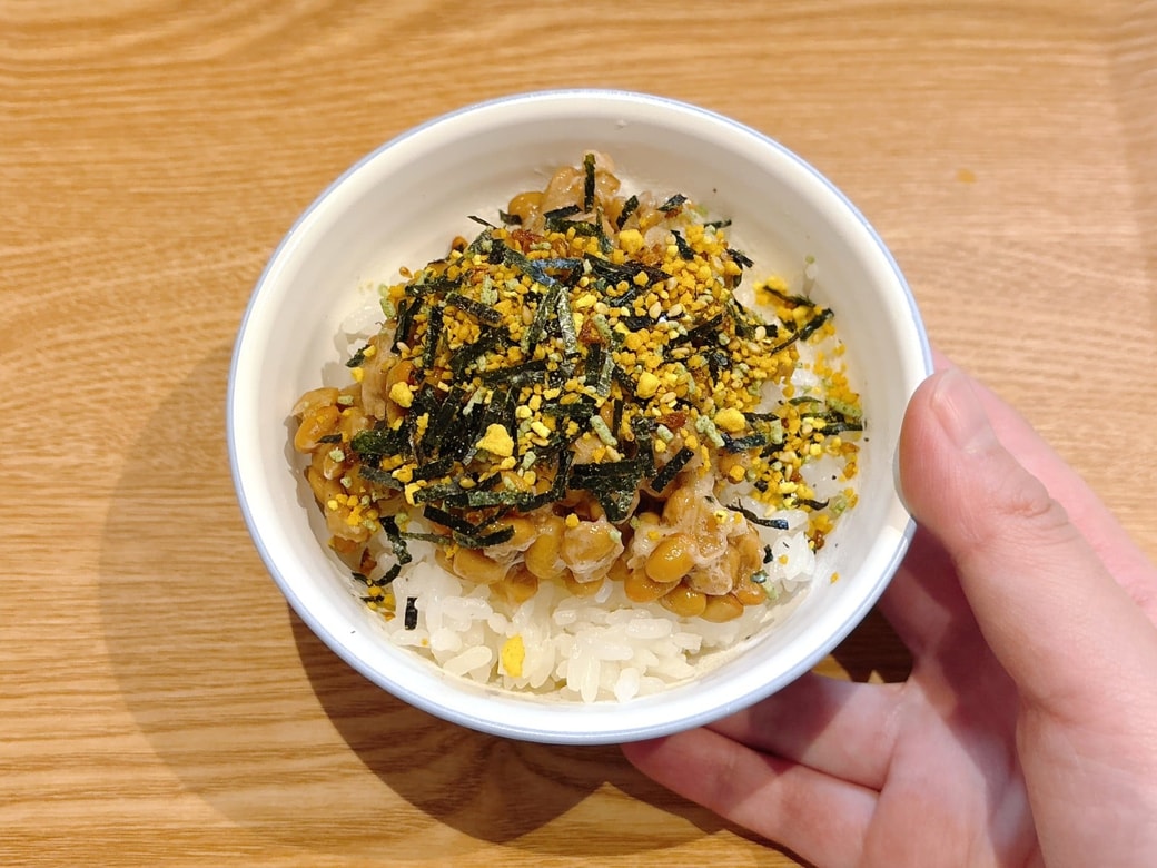 「のりたま納豆ごはん」のできあがり