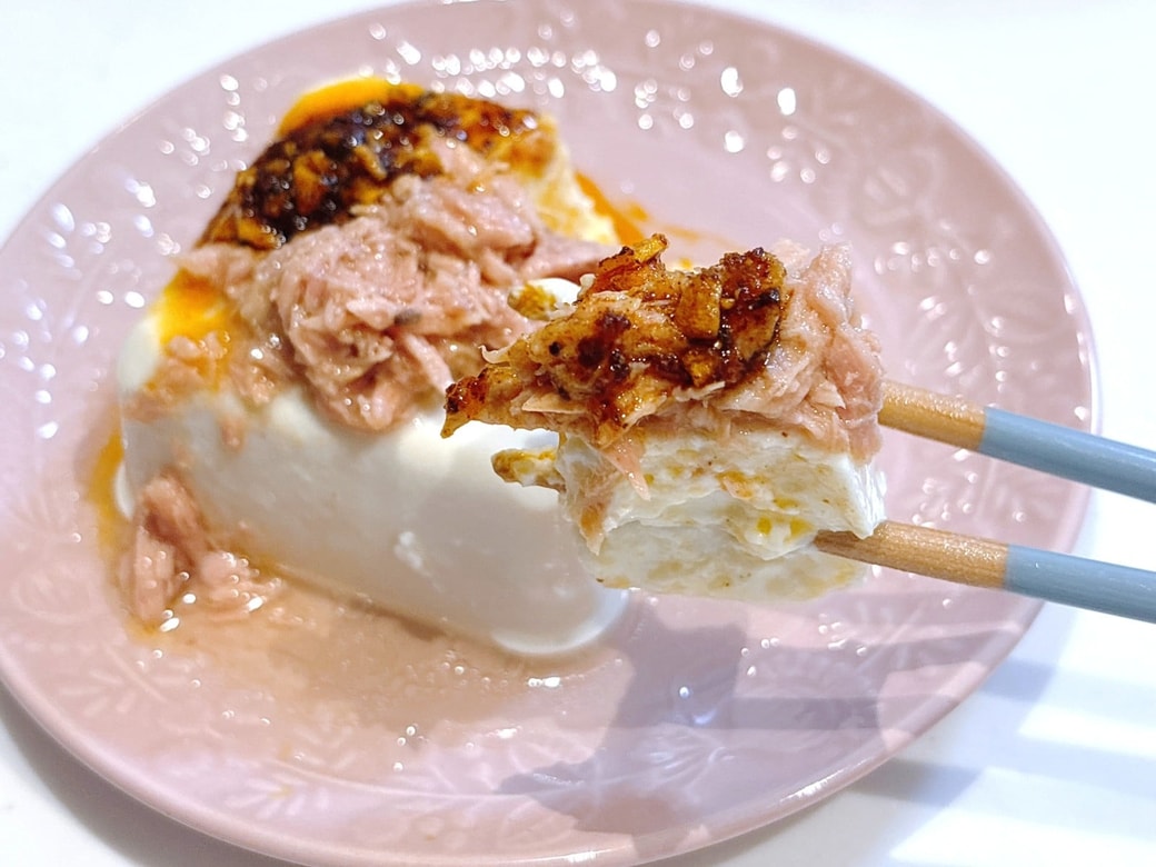 ツナの旨味とラー油の辛味が合う