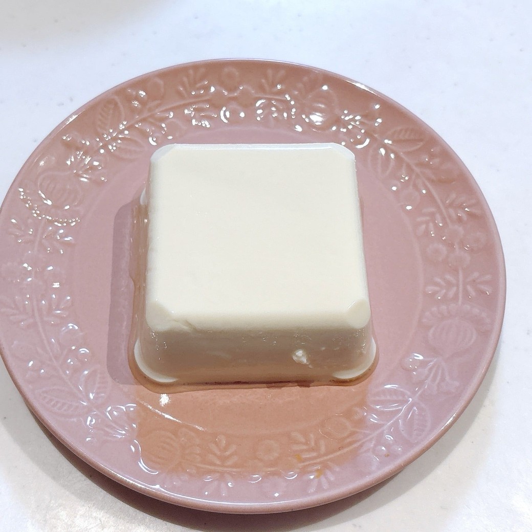 手順1．豆腐を水切りして、器にのせる