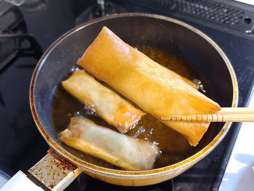 キツネ色に揚がった春巻き