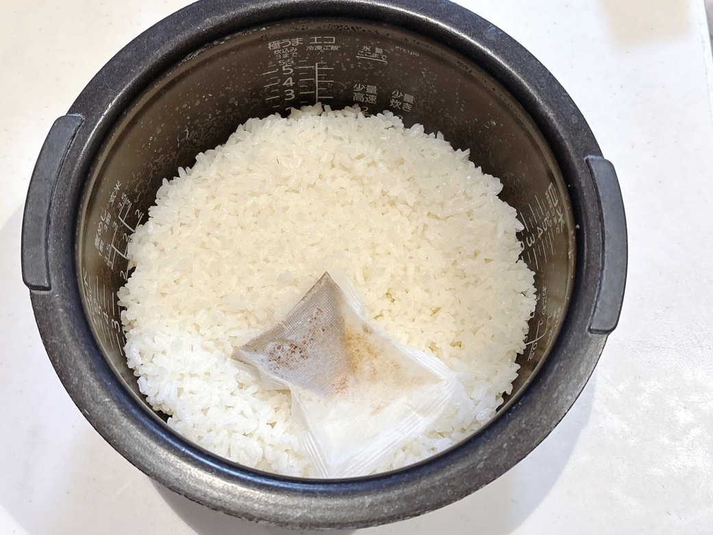 できあがった「だし炊きごはん」