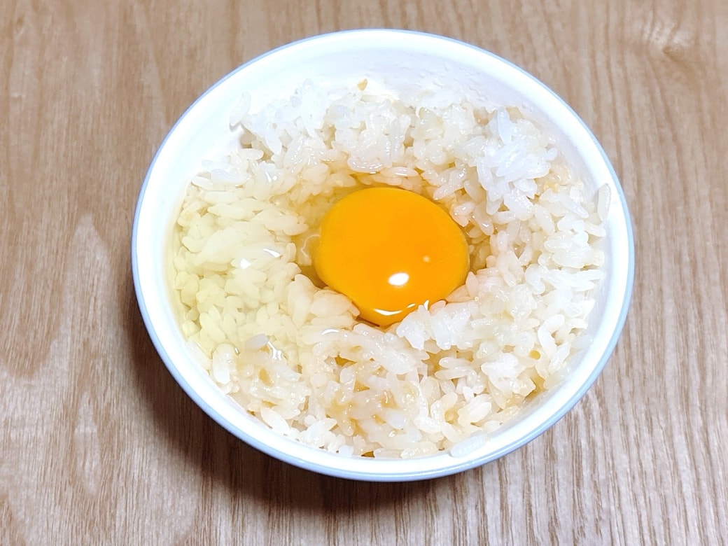 できあがった「甘みそ卵かけごはん」