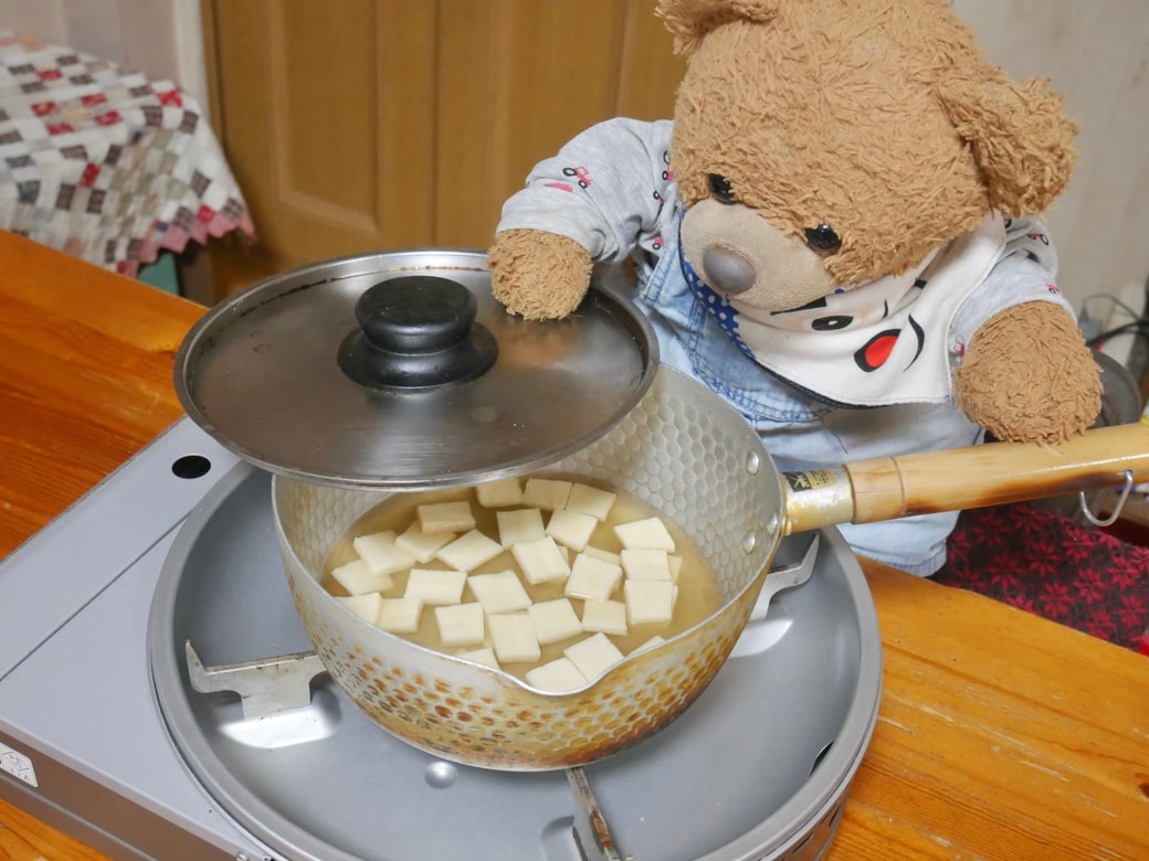 高野豆腐を煮る