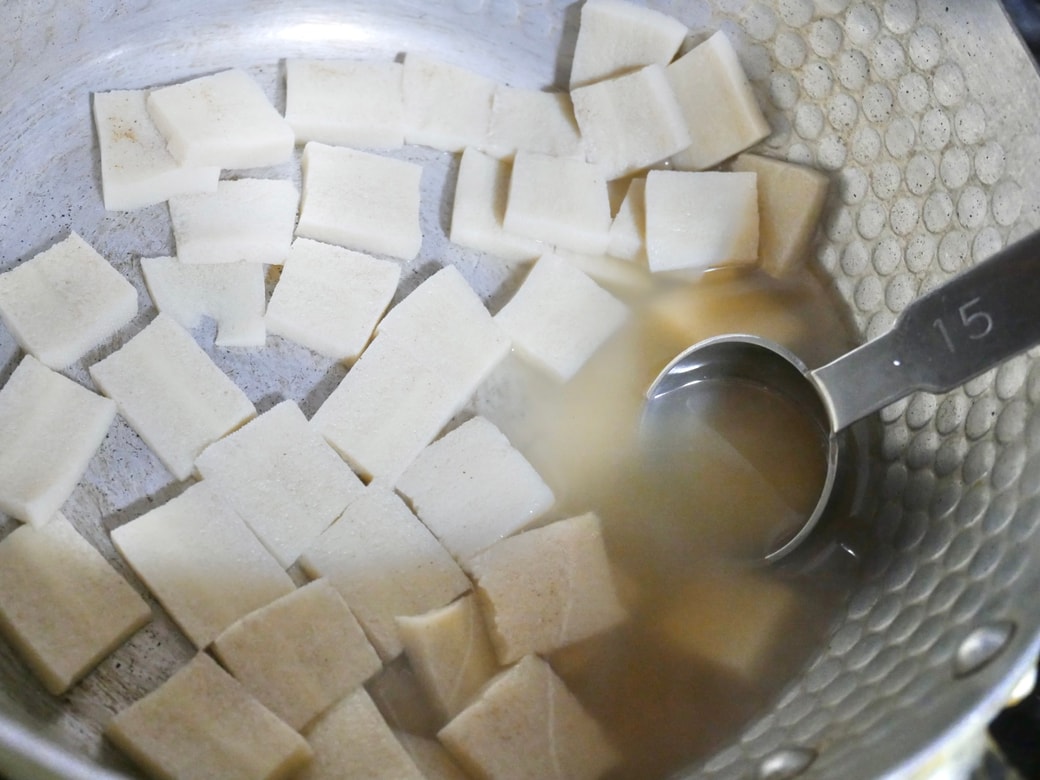 煮汁を大さじ1取る