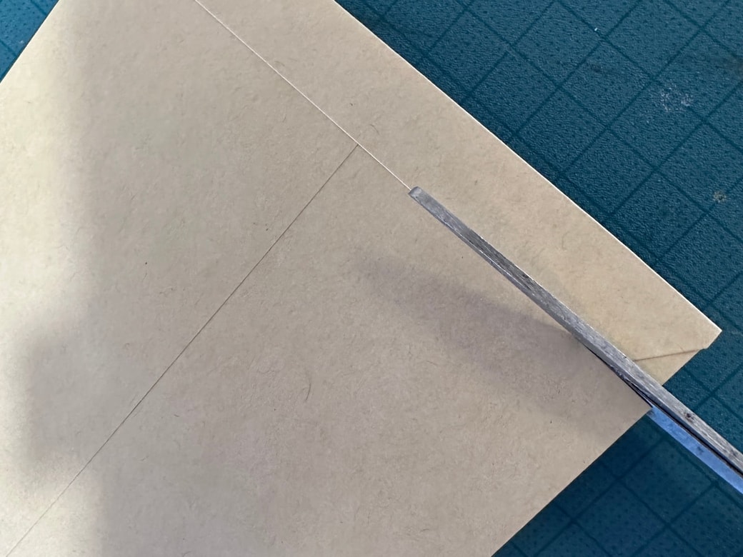 底の部分をカットする