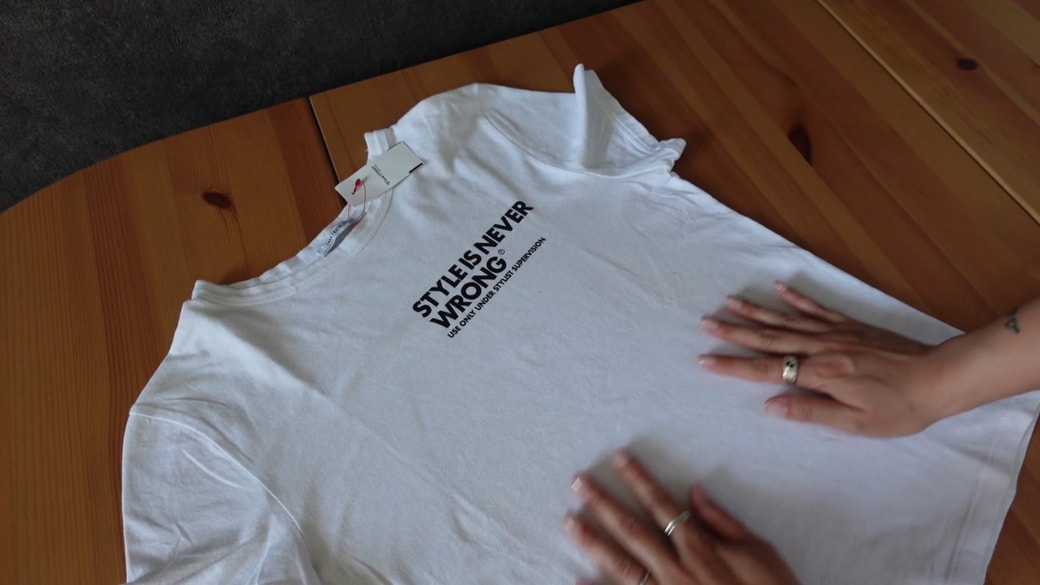 セカスト購入のTシャツ