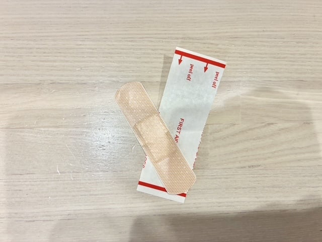 絆創膏