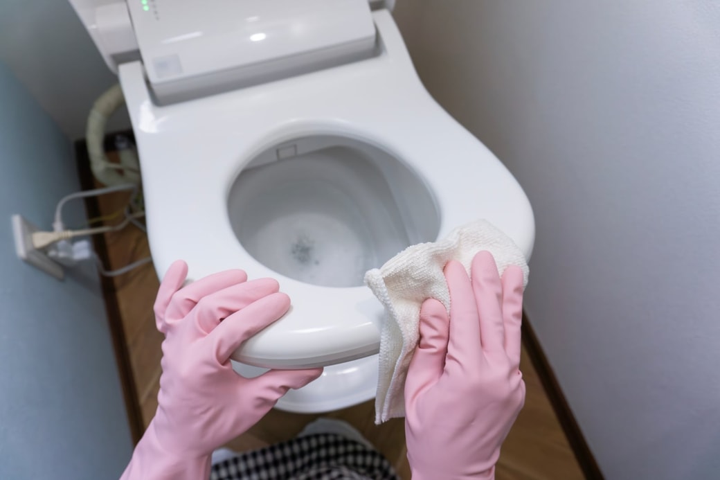 NGその2.便座を乾いた布で拭く