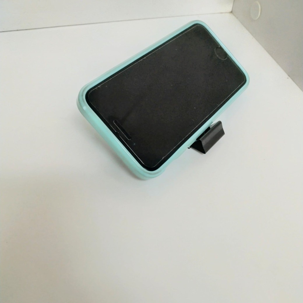 ダブルクリップで代用したスマホスタンド