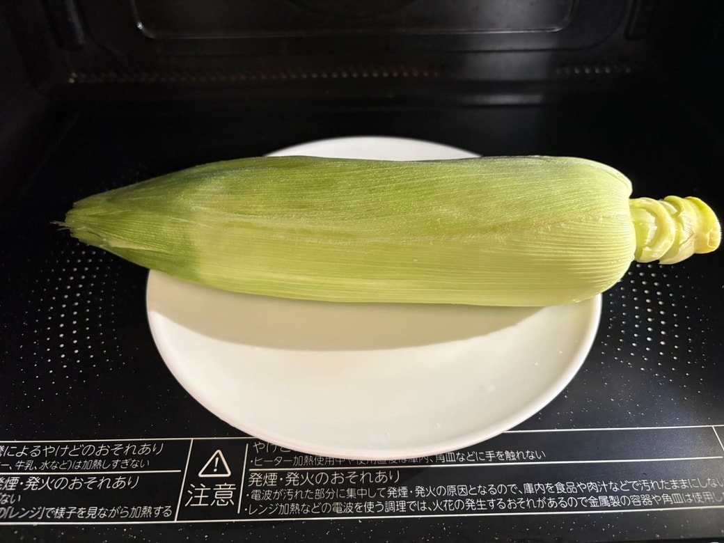 皮ごと電子レンジで加熱する
