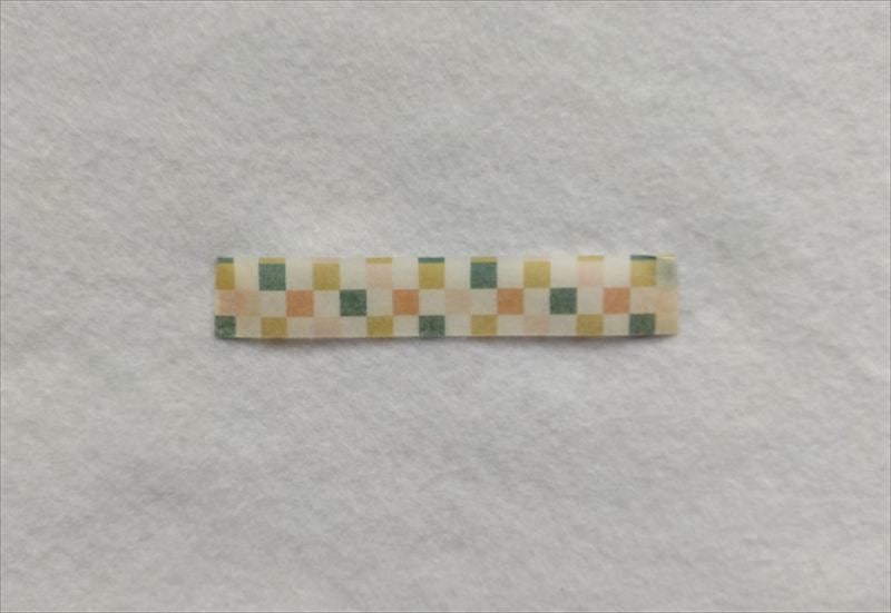 粘着面を上にして貼ったところ