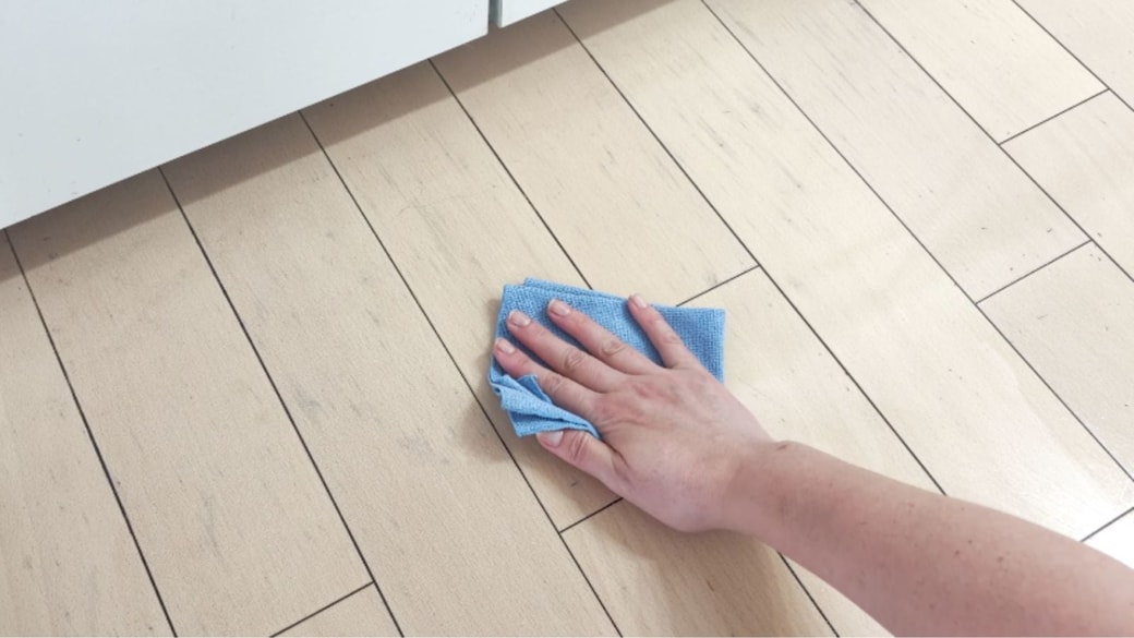 水分を拭き取る