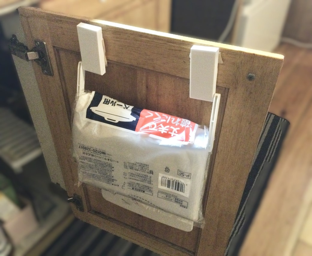 キッチンペーパーホルダーをシンク下に設置