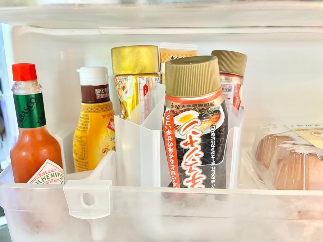 冷蔵庫の調味料の収納:立てた状態ですっきり収納できる