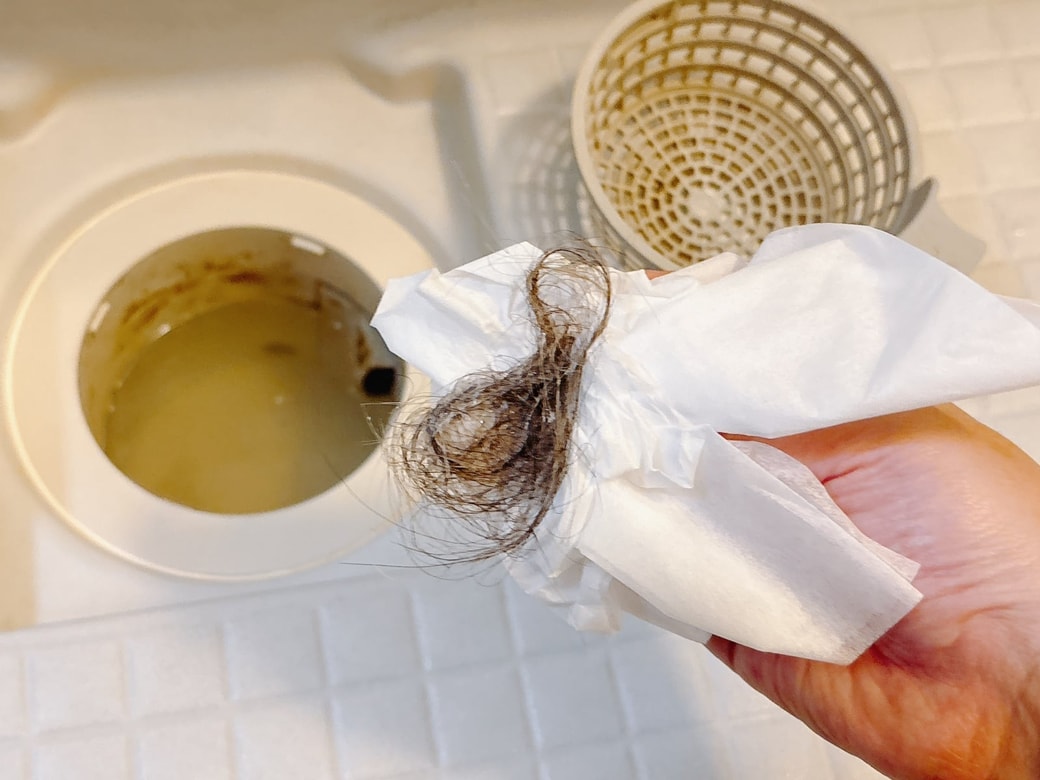 【毎日】ヘアキャッチャーの汚れを取り除く