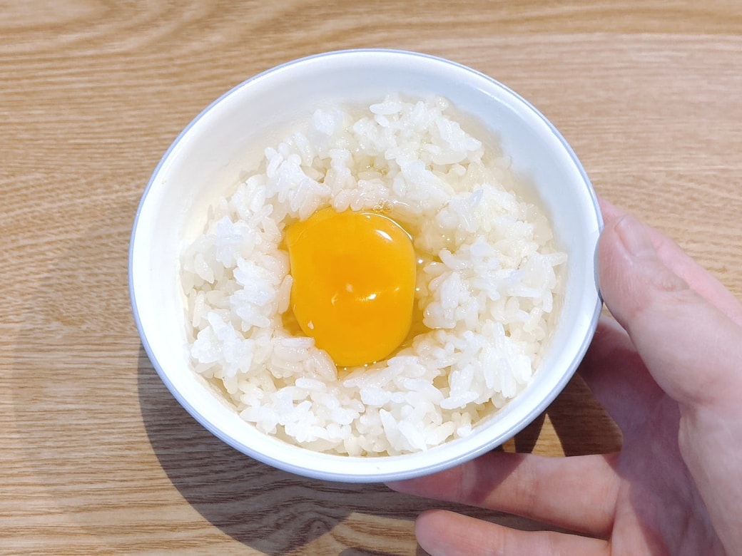 できあがった「液体塩こうじ」の卵かけごはん