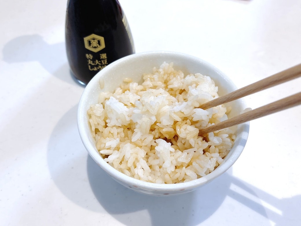 先にごはんを醤油で味付けしておくのがポイント