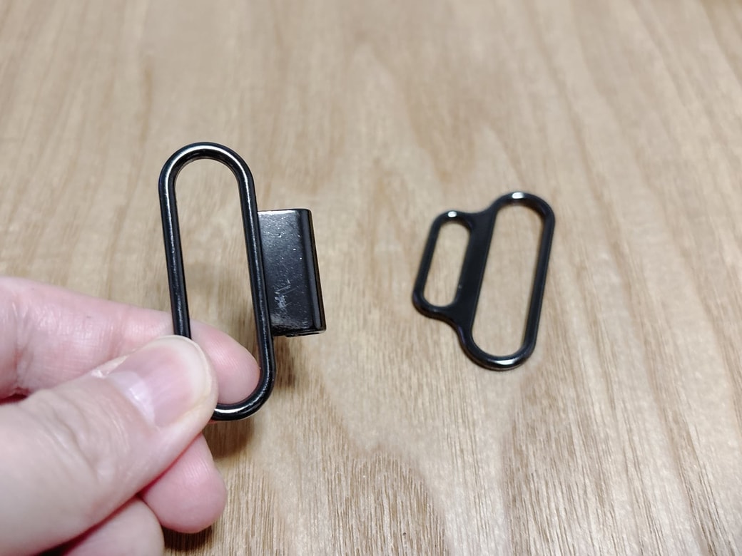 ワンタッチ金具もついている