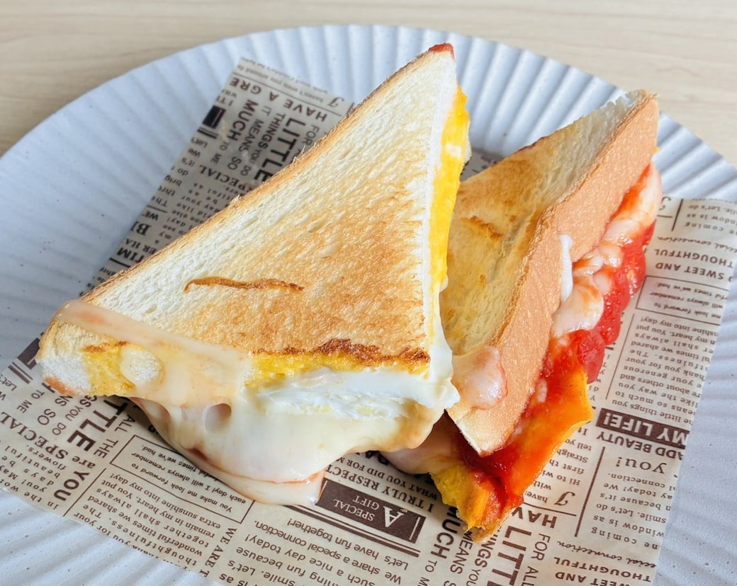 夏休みのお昼にぴったり！フライパンで「ホットサンド」を作る方法。10