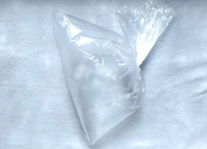 空気を入れて口をしばったところ