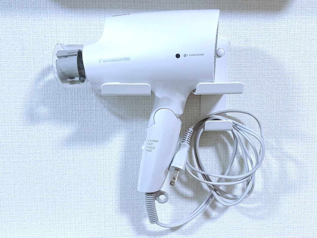 ドライヤー置き場に悩まない便利グッズ
