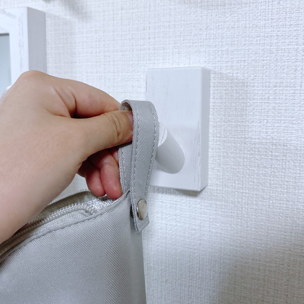 ¥きスナップボタンで取り外しできるストラップが付