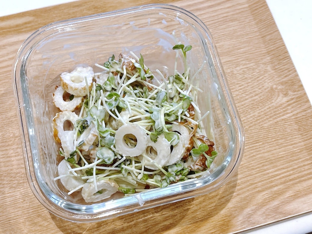 できあがった「かいわれとちくわのマヨポン和え」