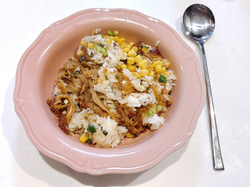 できあがった「ペッパーライス風炒め飯」