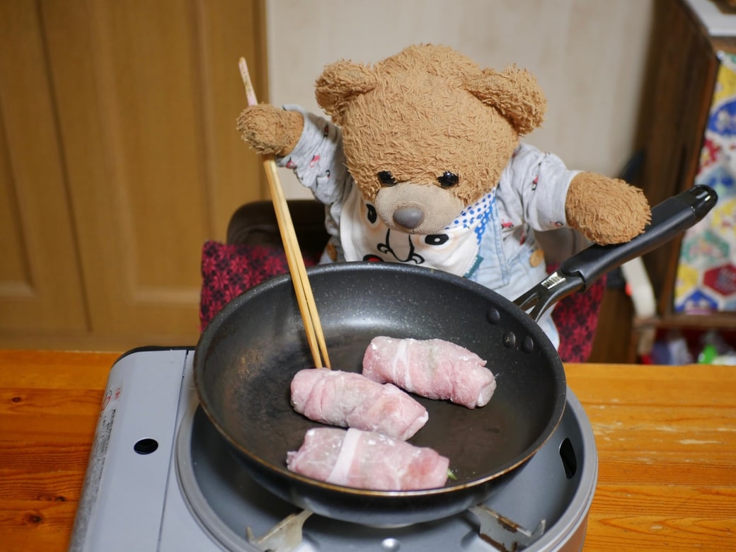 巻き終わりを下にして焼く