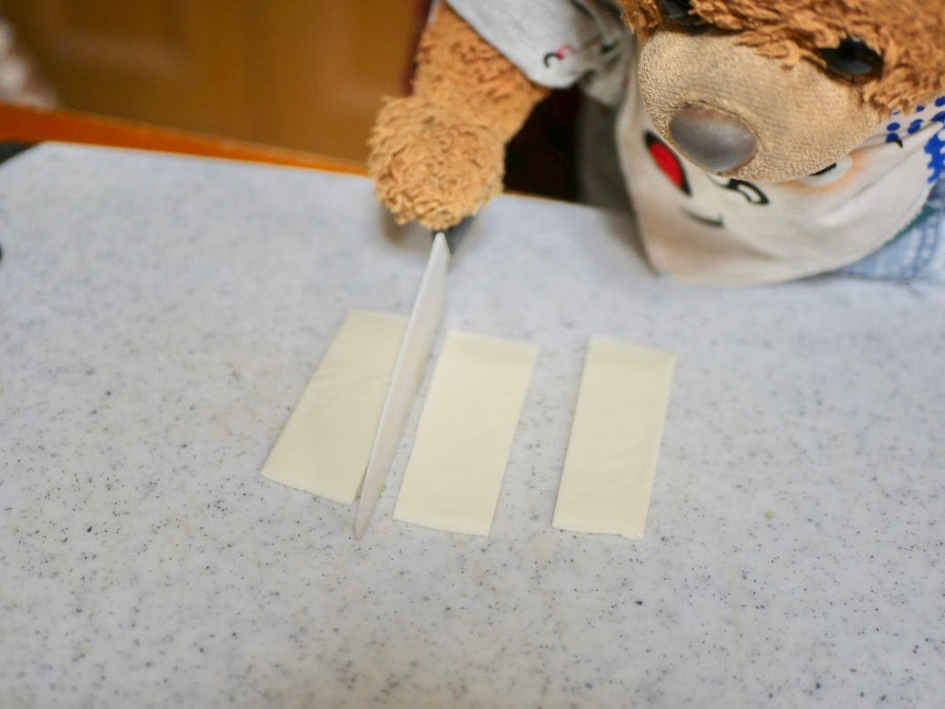 スライスチーズを3等分に切る