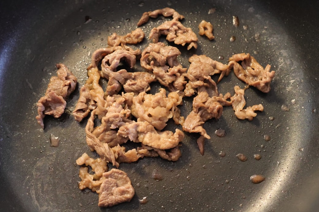 「牛肉とコーンのおにぎり」