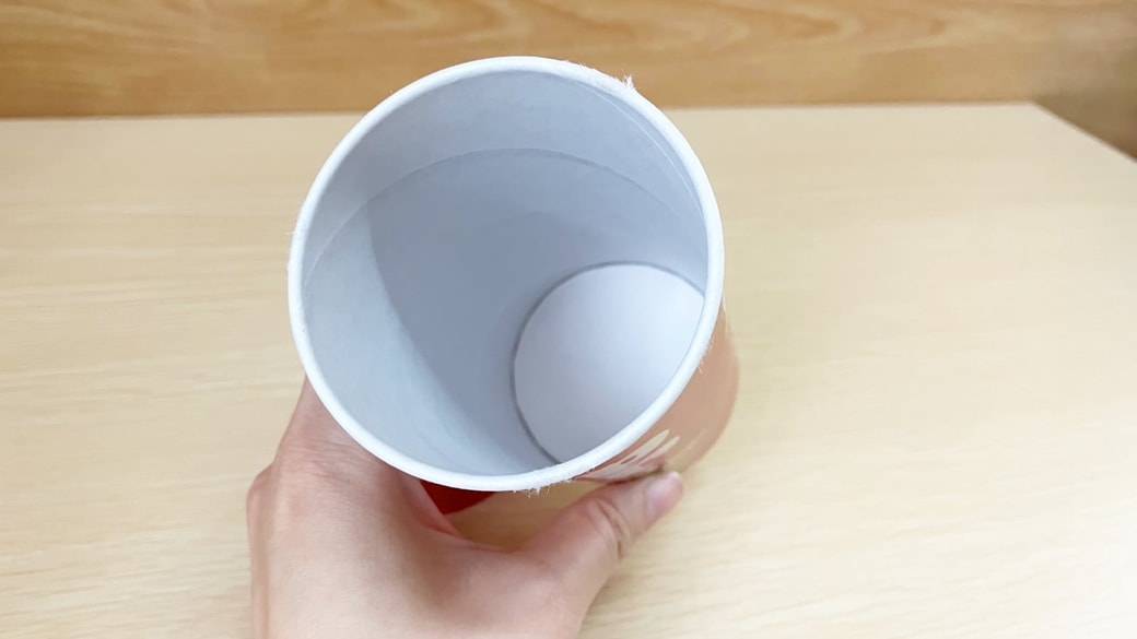 チップスターの空き容器