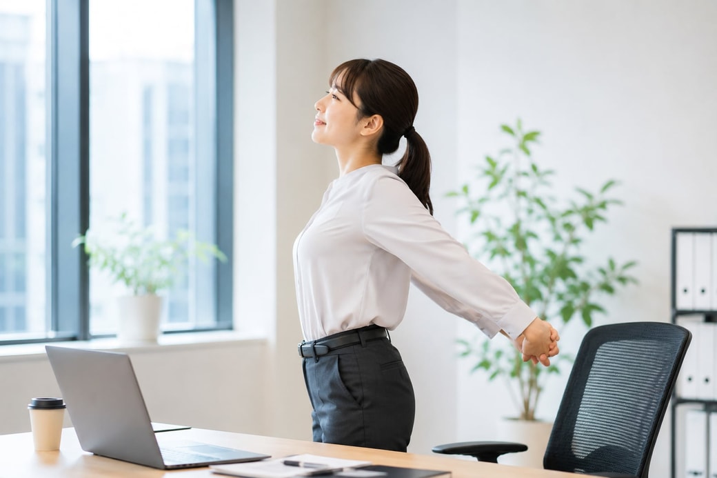 ストレッチする女性