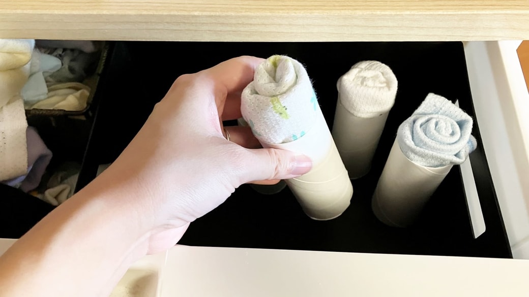 トイレットペーパーの芯を衣類収納に活用