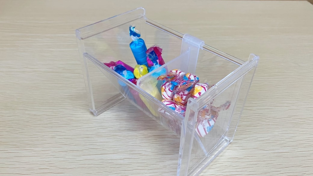 ナナメスタンドを個包装の菓子の収納に