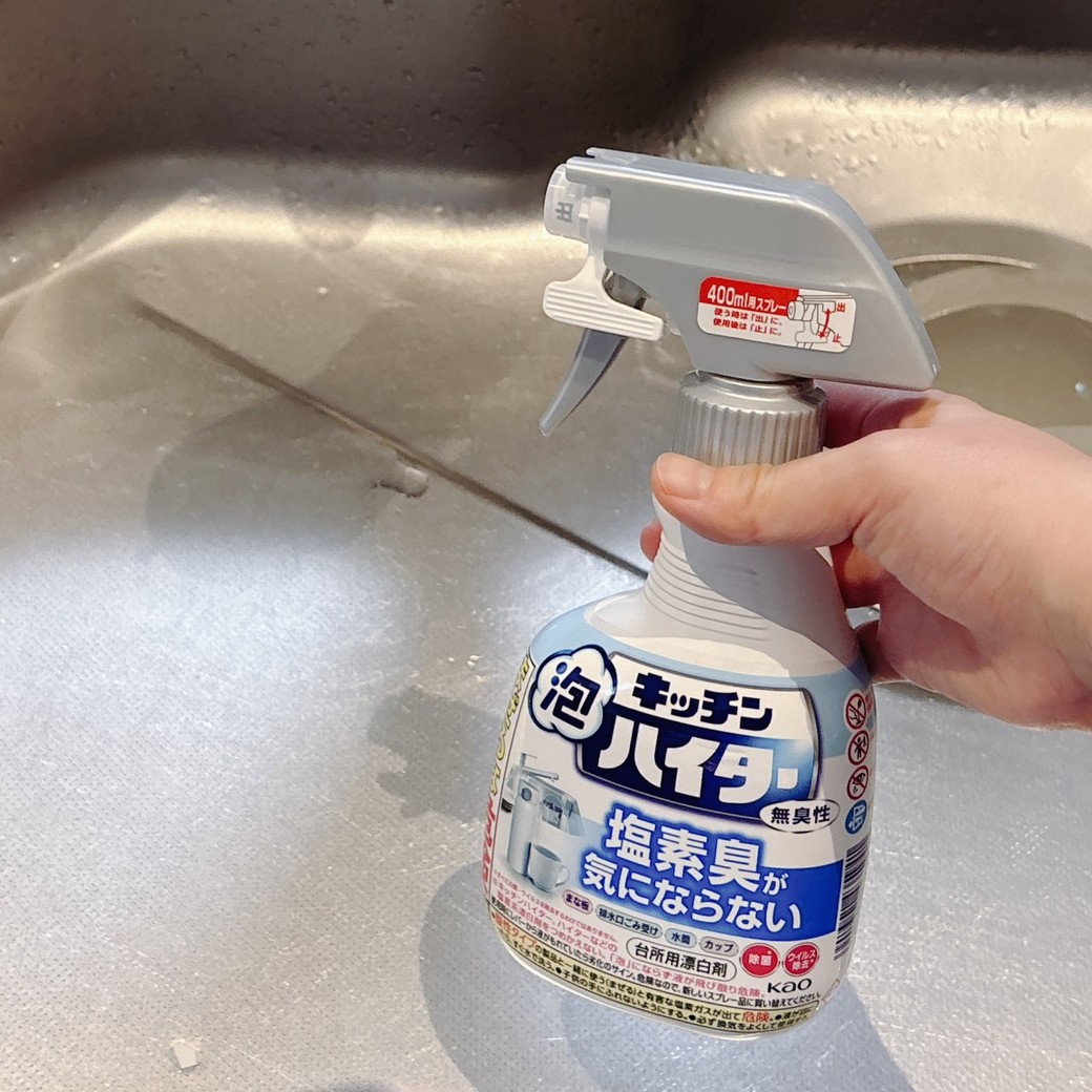 キッチンシンクのお手入れに使う「キッチン泡ハイター」