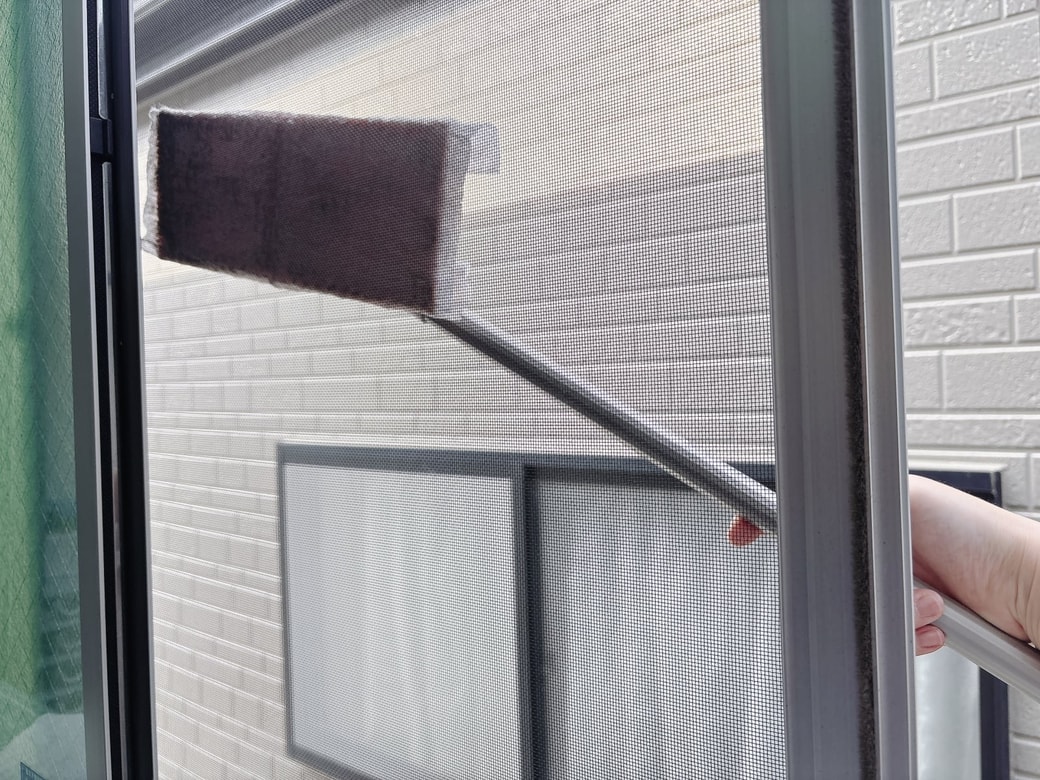網戸の外側も掃除できる